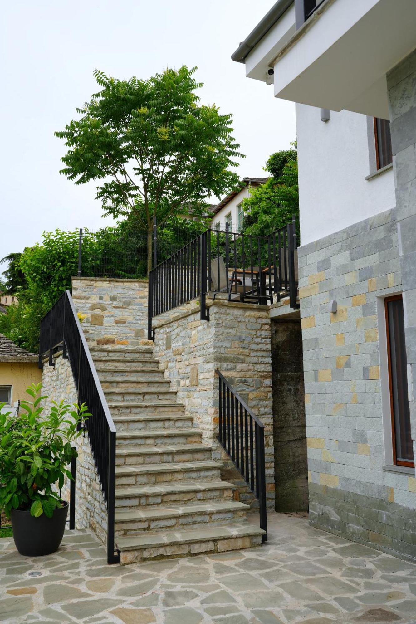 Castlefront Villa ジロカストラ エクステリア 写真